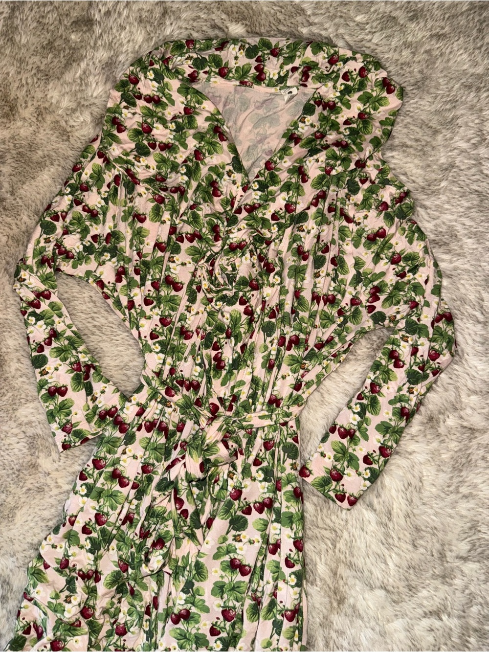 Kate Quinn Strawberry Robe - Picture 2 of 6